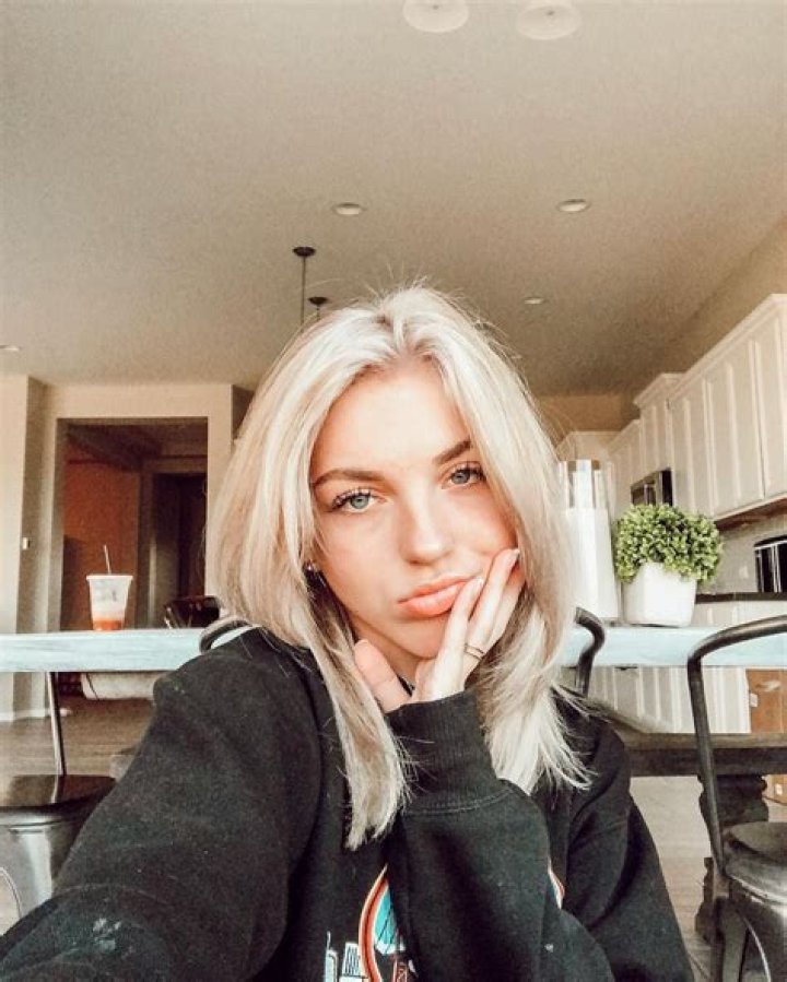
Brynn Rumfallo (Dance Moms) Age, Boyfriend, Net Worth, Wiki 