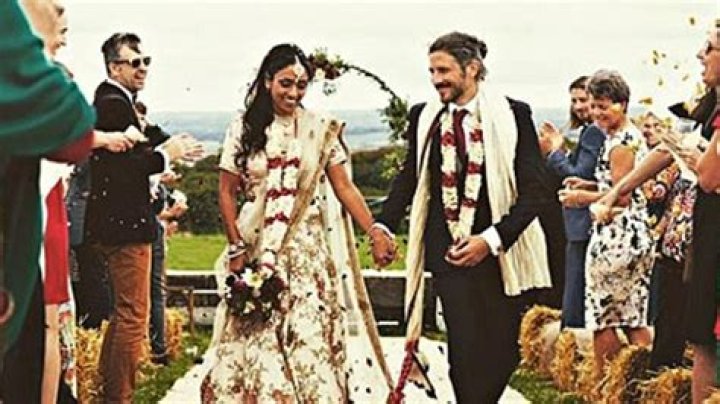 
Isa Guha Husband Richard Thomas Wedding Photos and Family Life 