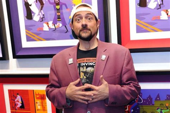 
Kevin Smith Conquers Hill He ‘Never Ran Up’ as a Kid After Losing About 100 Lbs. 