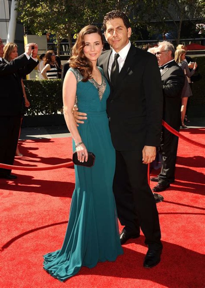 
Who Are Wayne Cardellini And Lorraine Hern? Meet Linda Cardellini’s Parents 